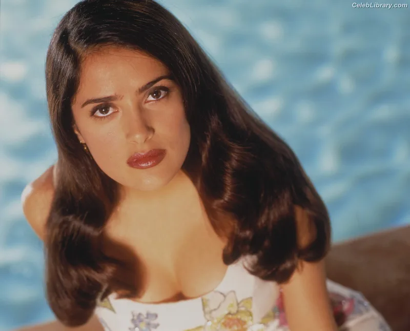 Salma Hayek photo 21 of 3053
