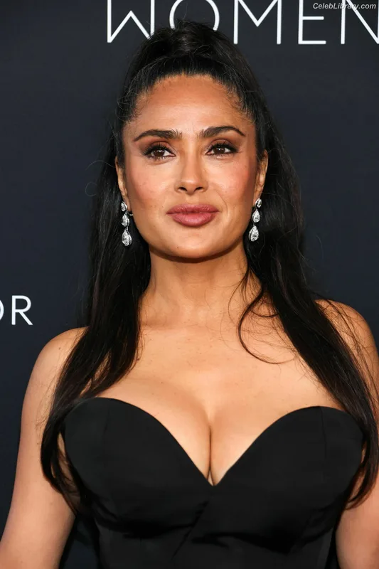 Salma Hayek photo 4 of 3053