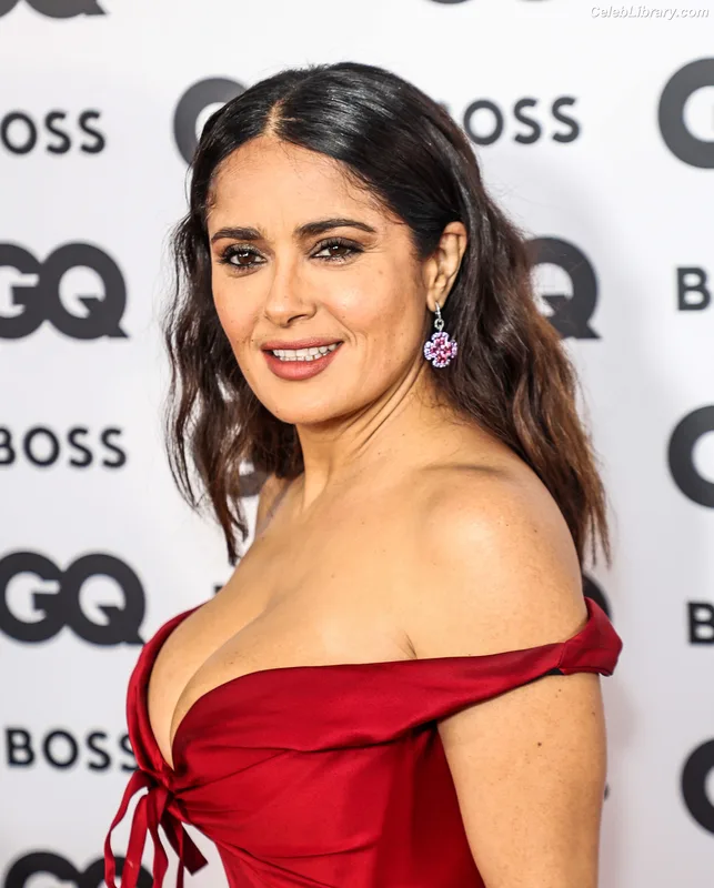 Salma Hayek photo 18 of 3053