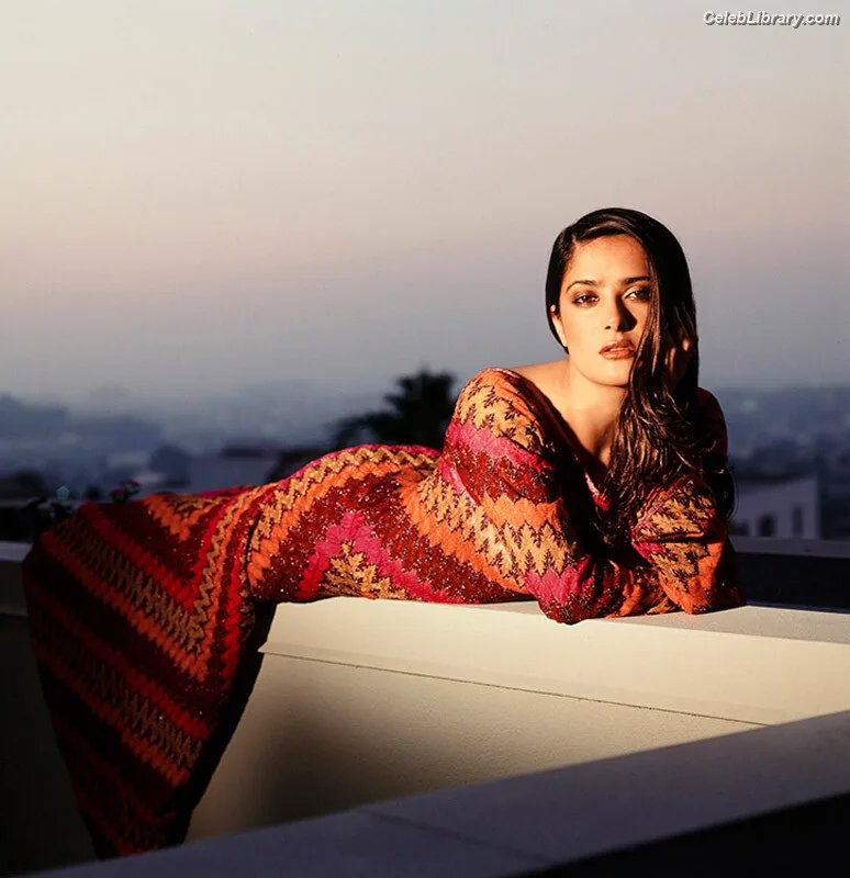Salma Hayek photo 2 of 3053