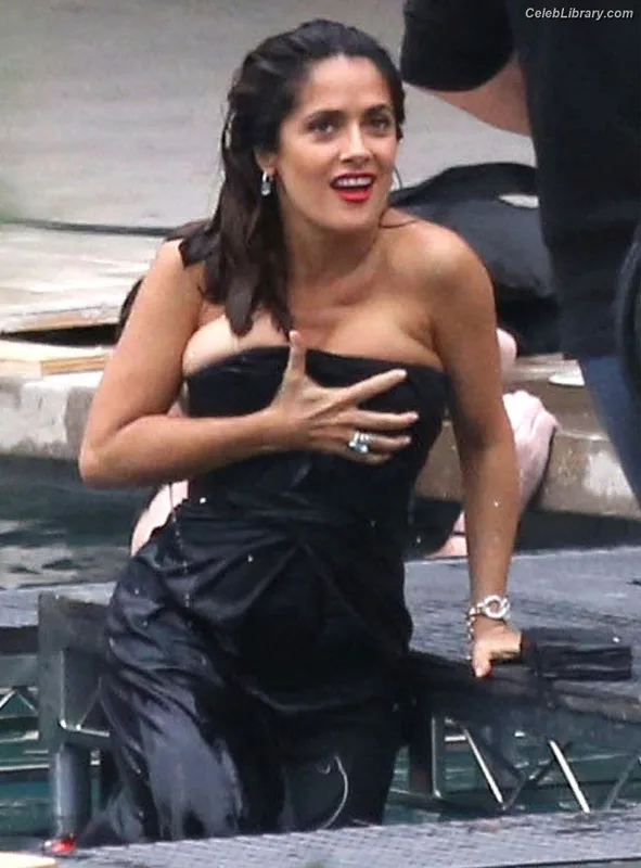 Salma Hayek photo 13 of 3053
