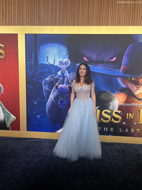 Salma Hayek photo 15 of 3053