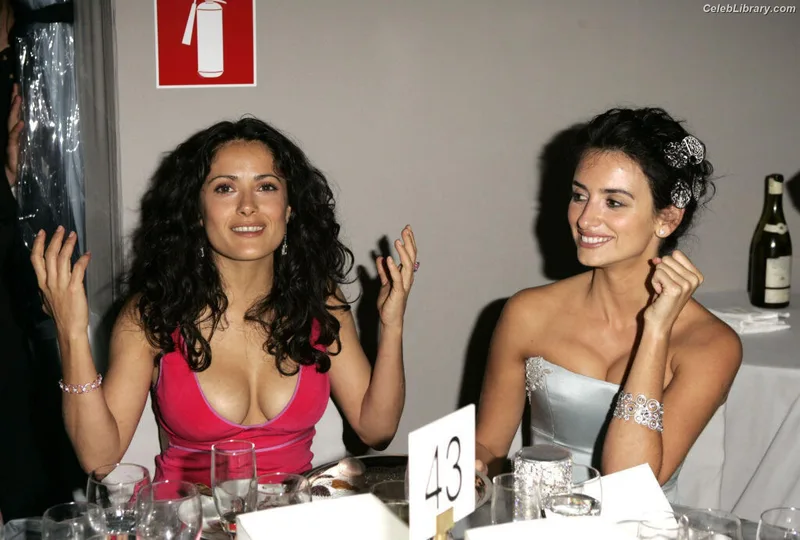 Salma Hayek photo 12 of 3053