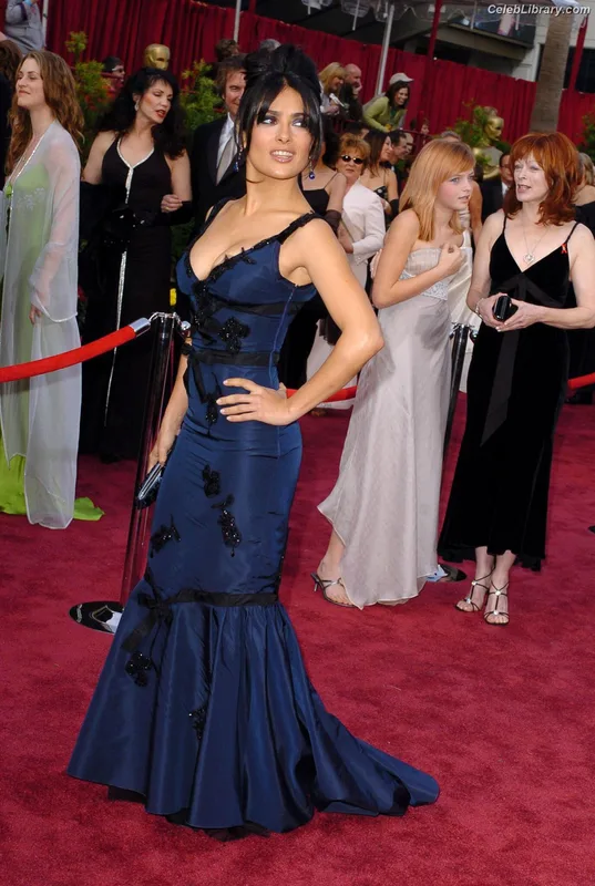 Salma Hayek photo 20 of 3053