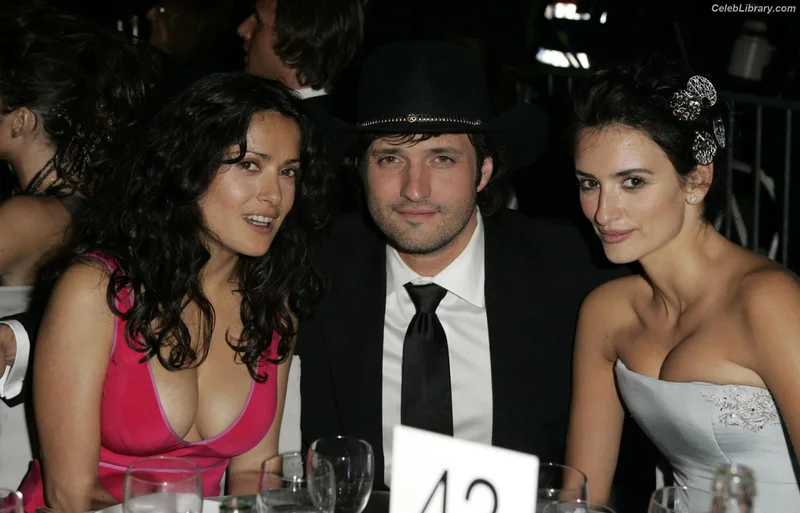 Salma Hayek photo 10 of 3053