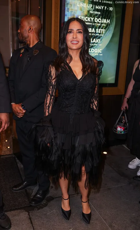Salma Hayek photo 18 of 3053