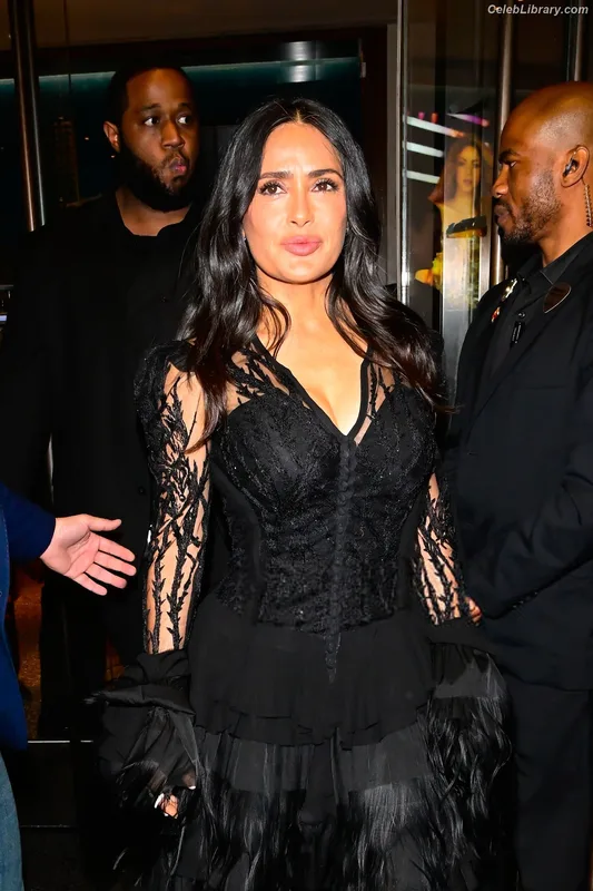 Salma Hayek photo 21 of 3053