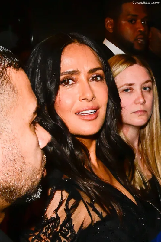 Salma Hayek photo 3 of 3053
