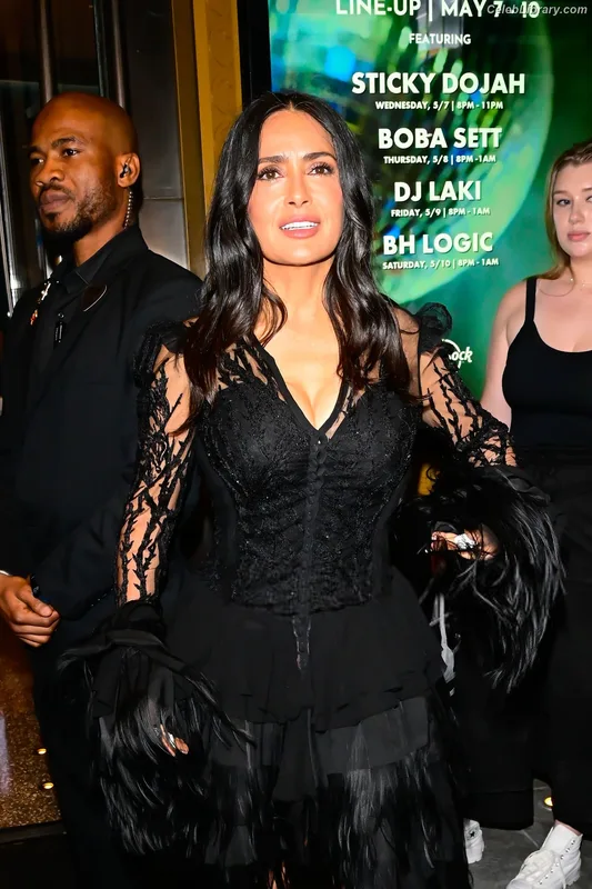 Salma Hayek photo 9 of 3053