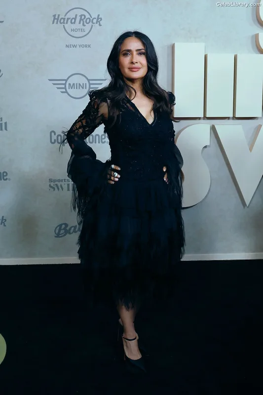 Salma Hayek photo 19 of 3053