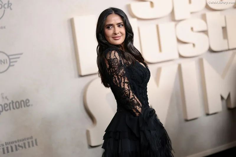 Salma Hayek photo 5 of 3053