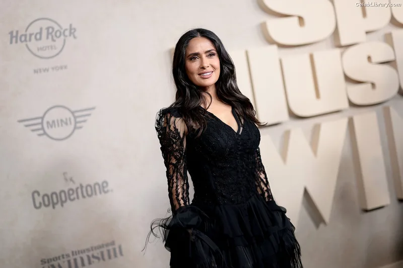 Salma Hayek photo 7 of 3053