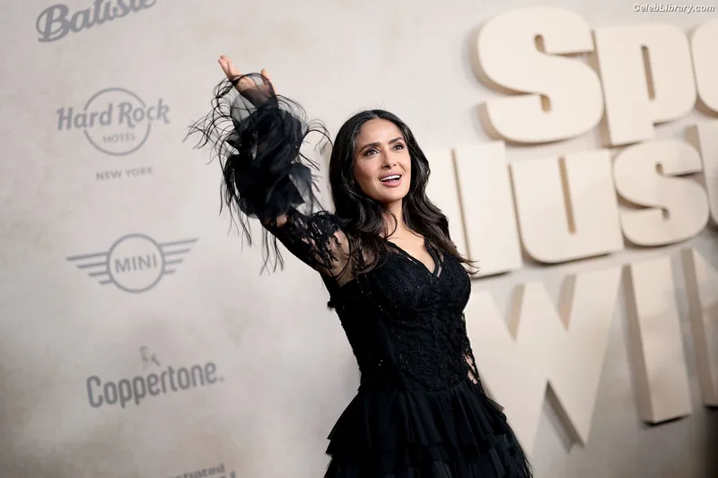 Salma Hayek photo 9 of 3053