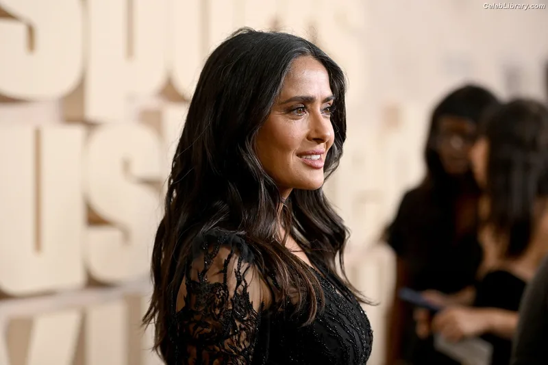 Salma Hayek photo 10 of 3053