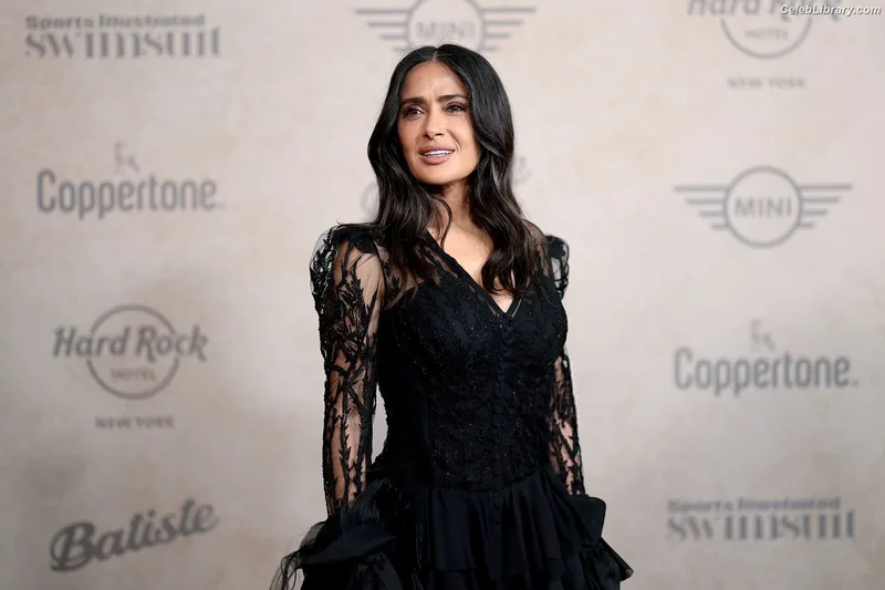 Salma Hayek photo 11 of 3053