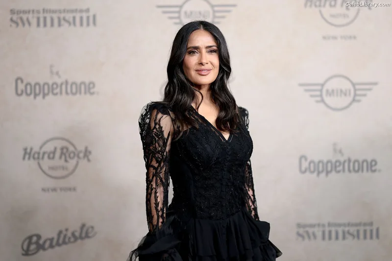 Salma Hayek photo 13 of 3053