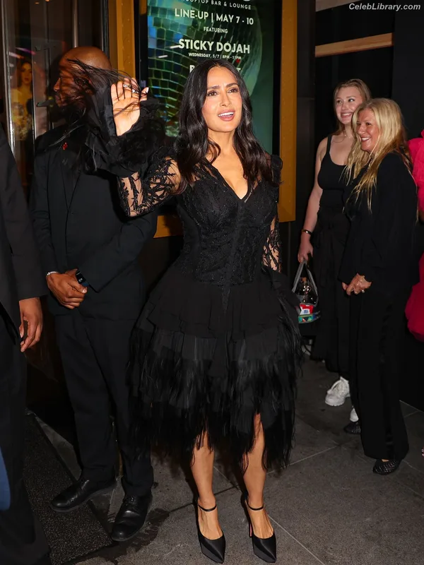 Salma Hayek photo 14 of 3053