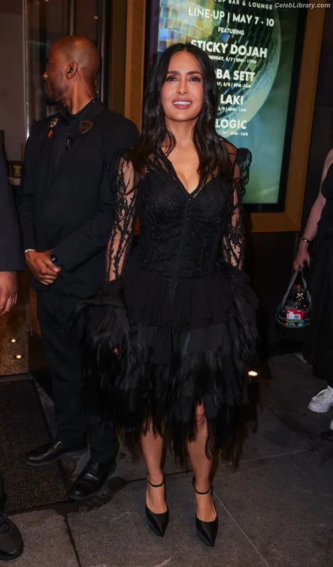 Salma Hayek photo 17 of 3053