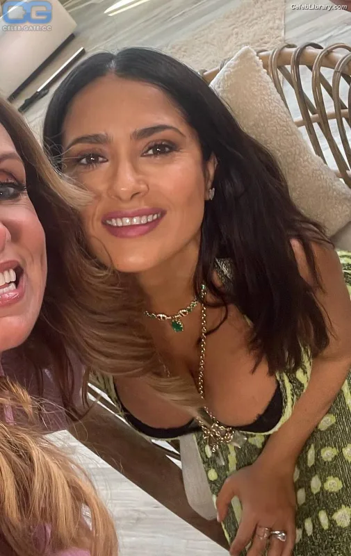 Salma Hayek photo 6 of 3053