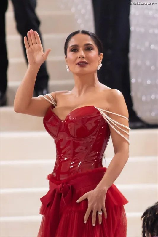 Salma Hayek photo 22 of 3053
