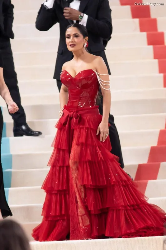 Salma Hayek photo 23 of 3053