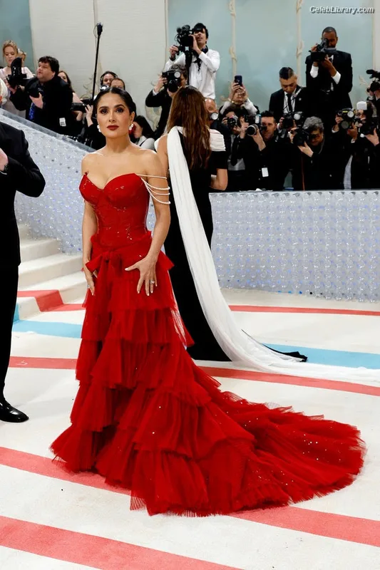 Salma Hayek photo 4 of 3053
