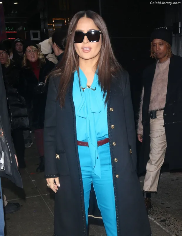 Salma Hayek photo 7 of 3053