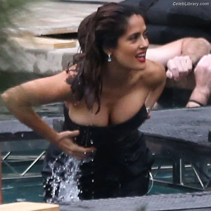 Salma Hayek photo 11 of 3053