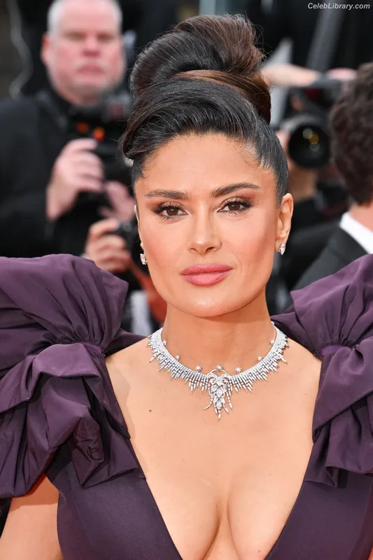 Salma Hayek photo 18 of 3053