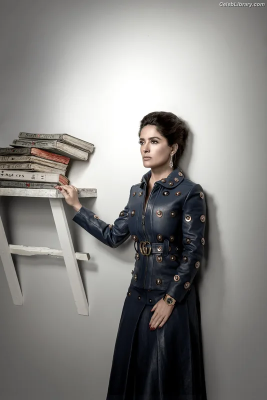 Salma Hayek photo 1 of 3053