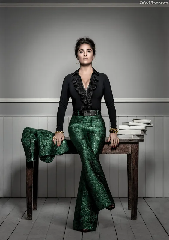 Salma Hayek photo 2 of 3053