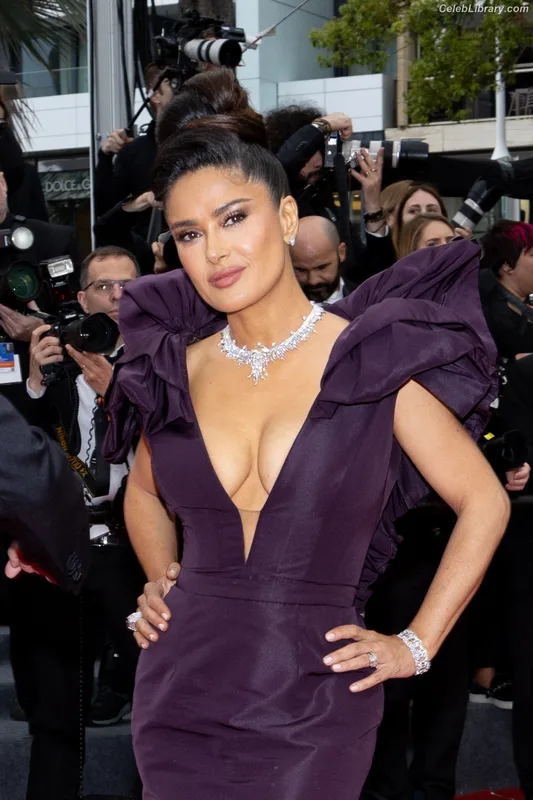 Salma Hayek photo 10 of 3053