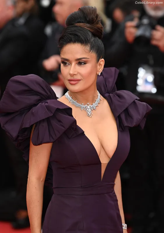 Salma Hayek photo 15 of 3053