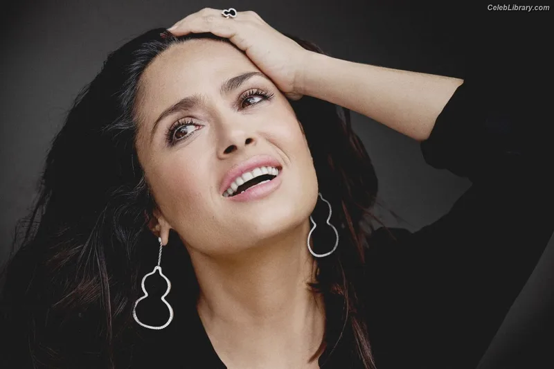 Salma Hayek photo 7 of 3053