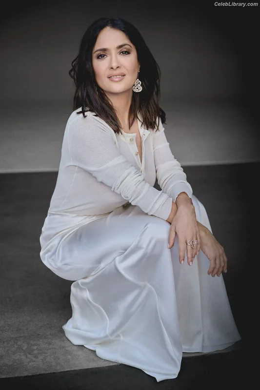 Salma Hayek photo 8 of 3053