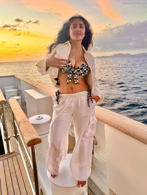 Salma Hayek photo 19 of 3053