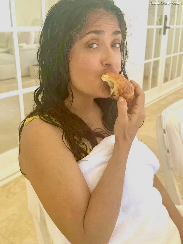 Salma Hayek photo 22 of 3053