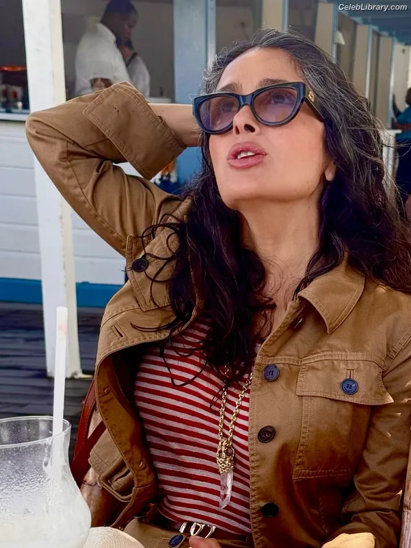 Salma Hayek photo 23 of 3053