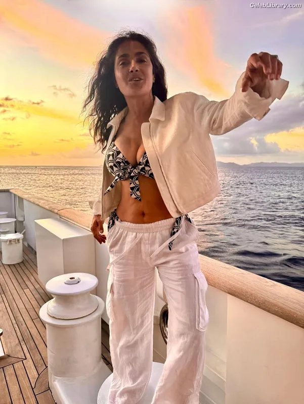 Salma Hayek photo 24 of 3053