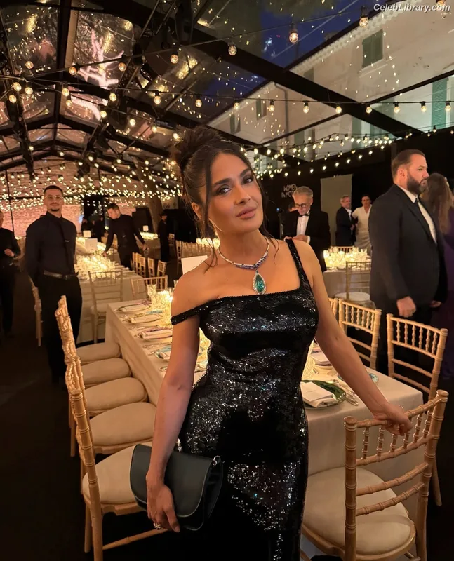Salma Hayek photo 11 of 3053