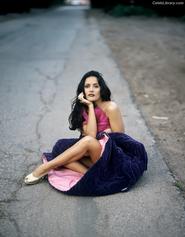 Salma Hayek photo 16 of 3053