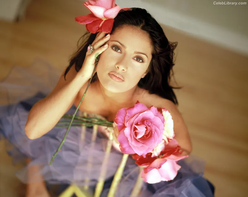 Salma Hayek photo 1 of 3053