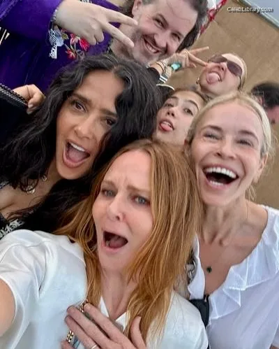 Salma Hayek photo 7 of 3053