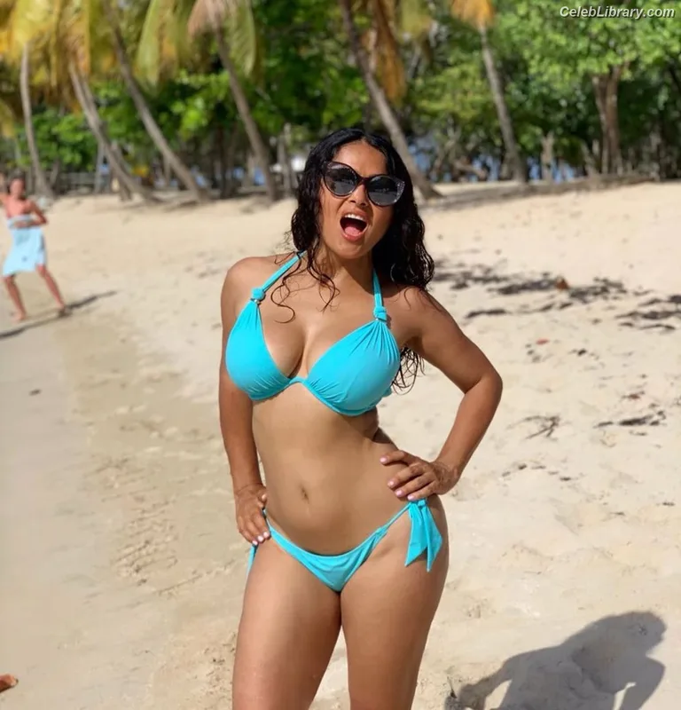 Salma Hayek photo 22 of 3053