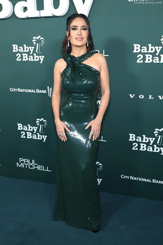 Salma Hayek photo 5 of 3053