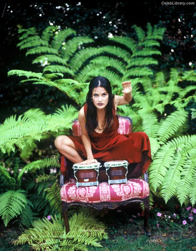 Salma Hayek photo 12 of 3053