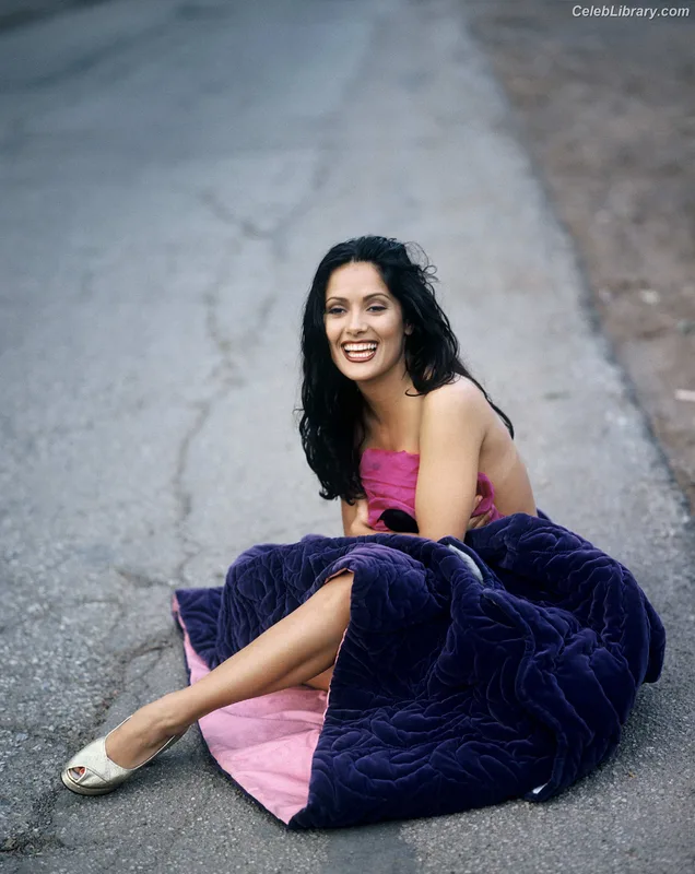 Salma Hayek photo 21 of 3053