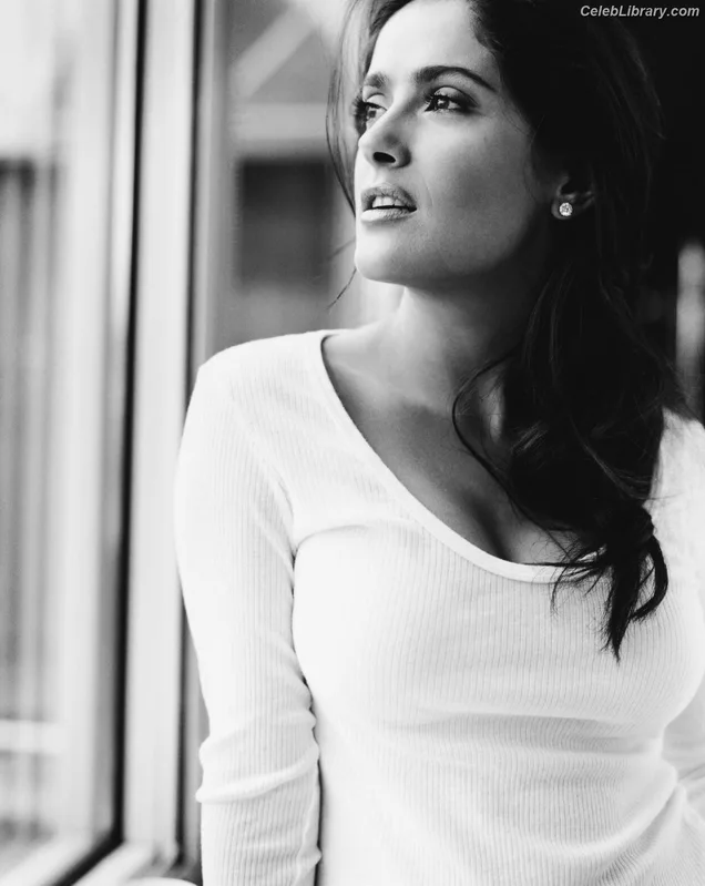 Salma Hayek photo 1 of 3053