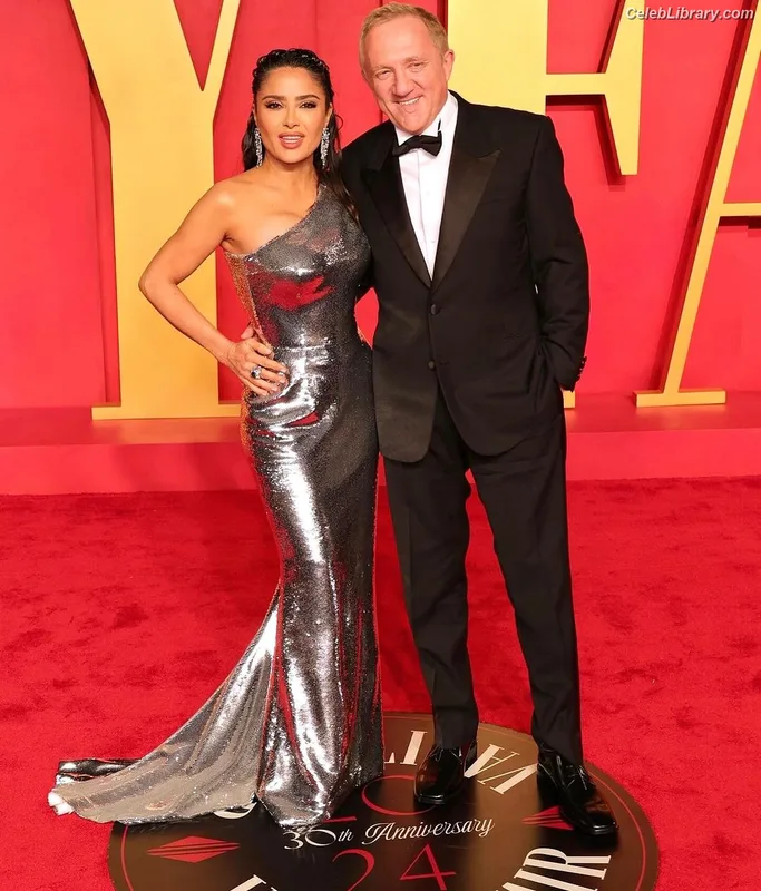 Salma Hayek photo 17 of 3053