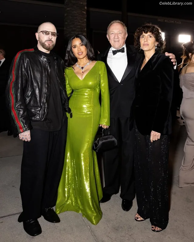 Salma Hayek photo 21 of 3053